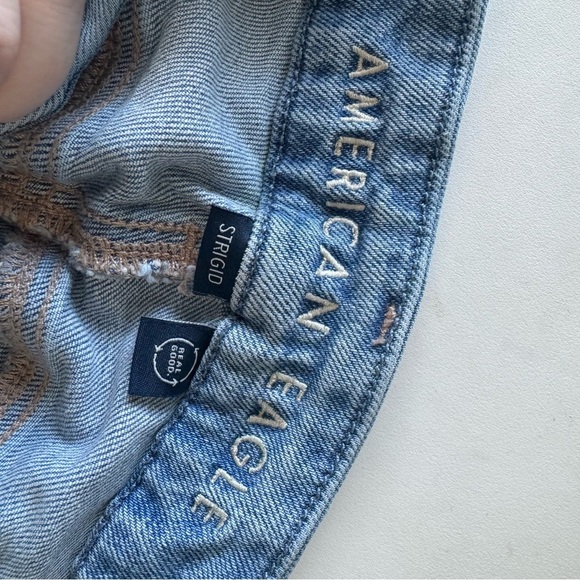 American Eagle strigid curvy mom jean distressed denim jeans size 8 - Picture 5 of 6